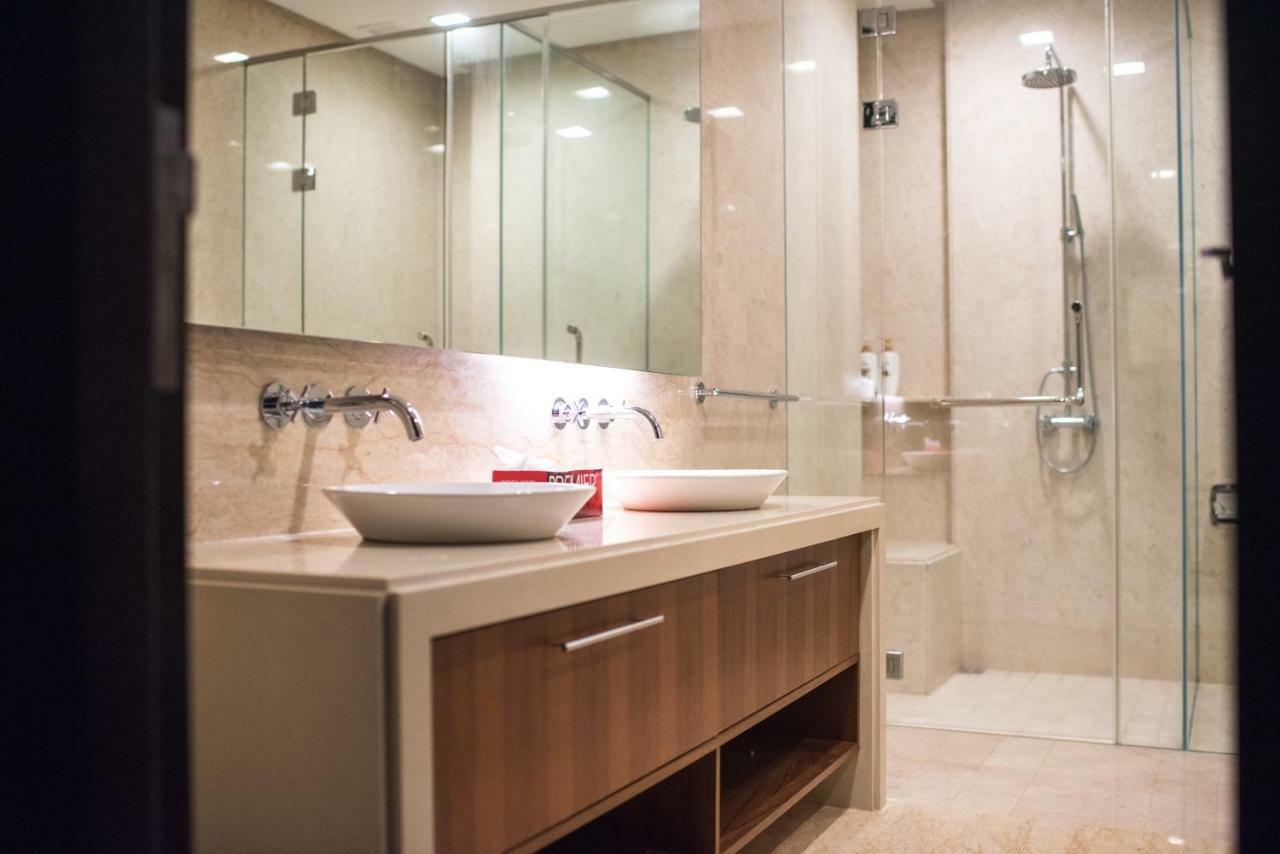 The Suites At Waterside Straits Quay By Plush Bagan Jermal Exteriér fotografie