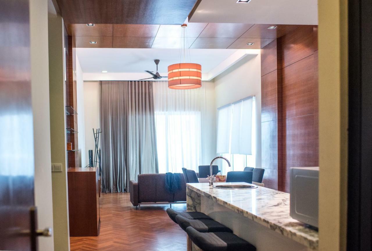 The Suites At Waterside Straits Quay By Plush Bagan Jermal Exteriér fotografie